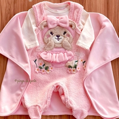 Jardineira Soft Bouclé Bordado Fofinho com Body Ursinha Mavie